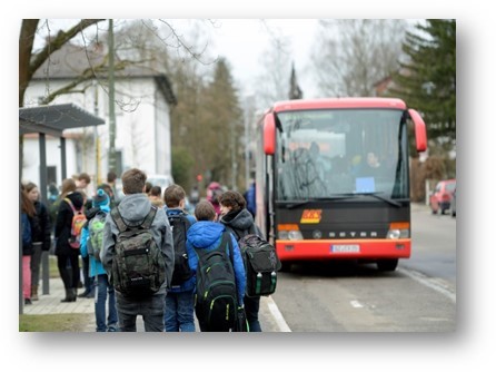 Bild vergrößern: Schülerbeförderung - Bushaltestelle